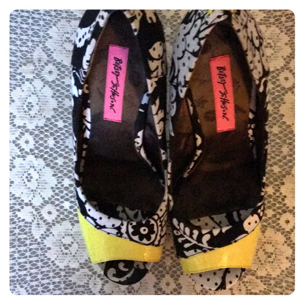 CAMILLE’S Shoe Sale